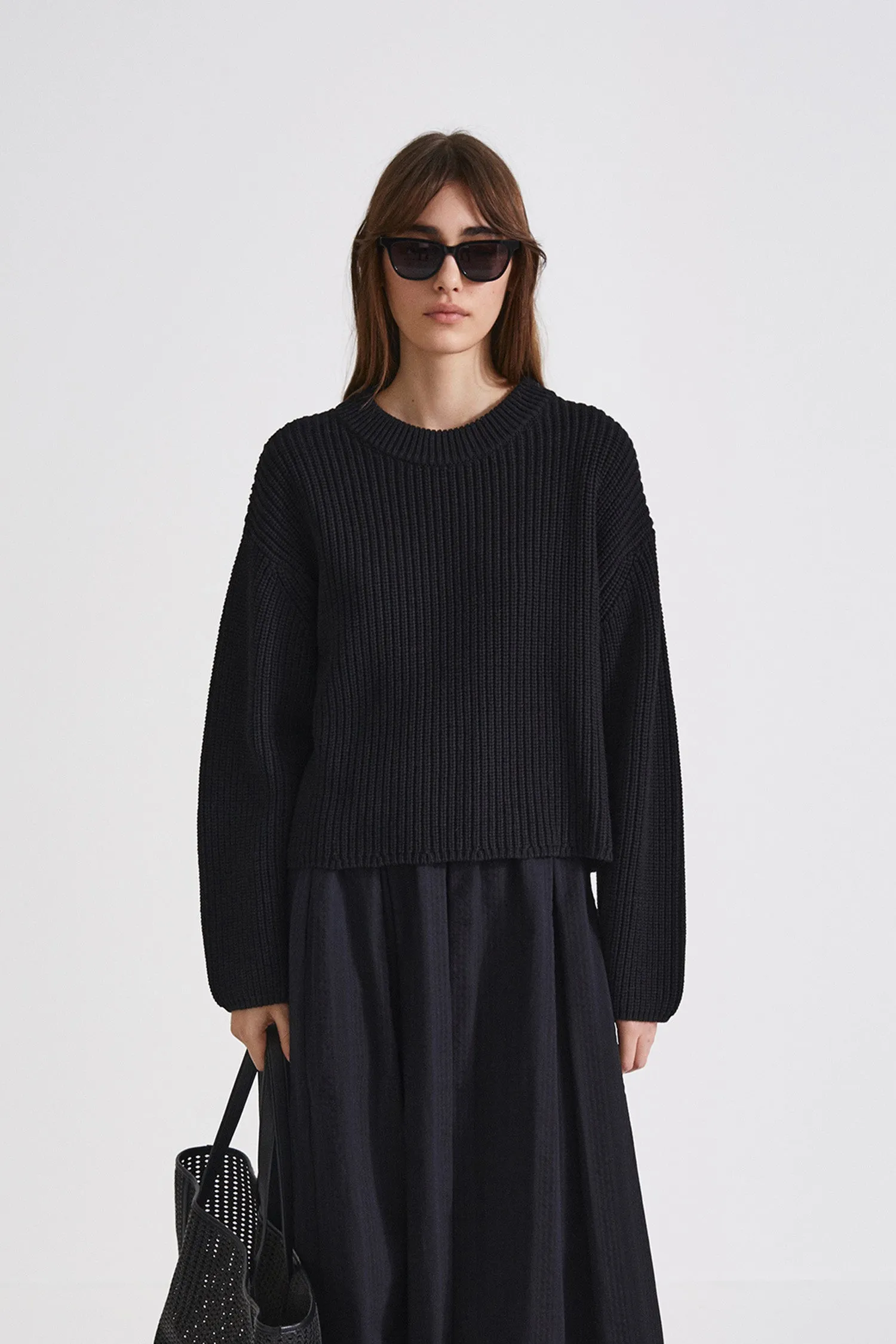 AIRA SWEATER - BLACK