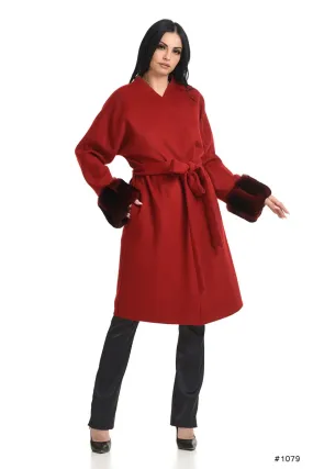 Cozy Loro Piana cashmere coat with chinchilla cuffs