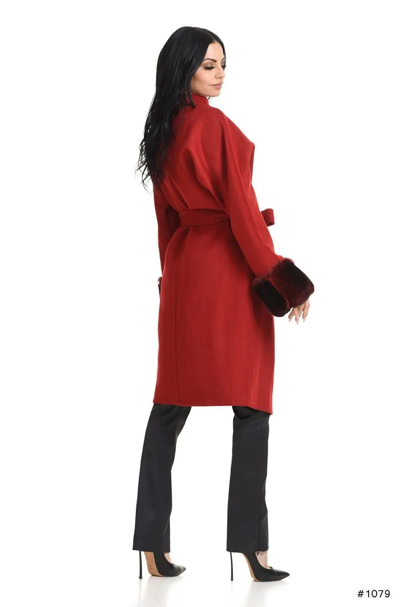 Cozy Loro Piana cashmere coat with chinchilla cuffs