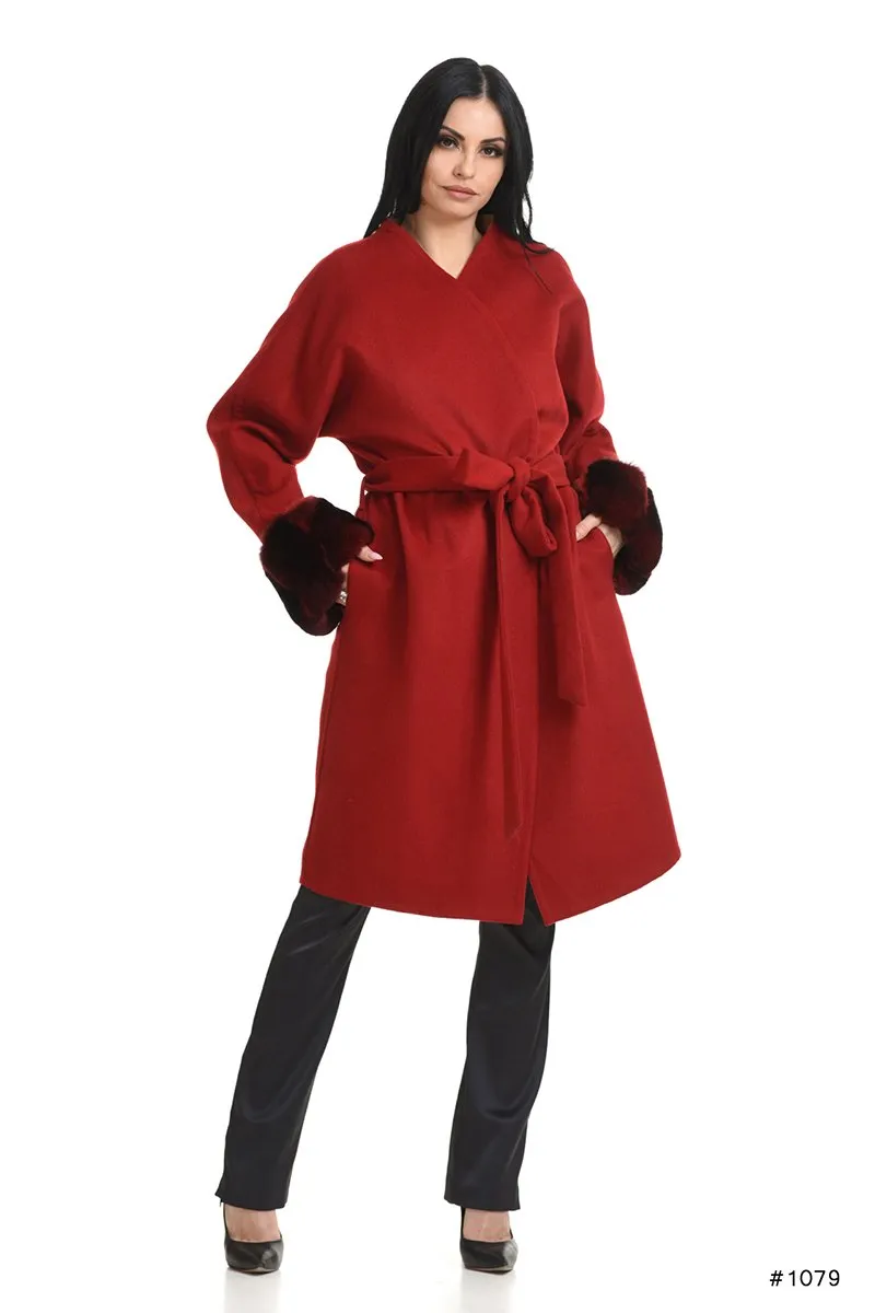 Cozy Loro Piana cashmere coat with chinchilla cuffs