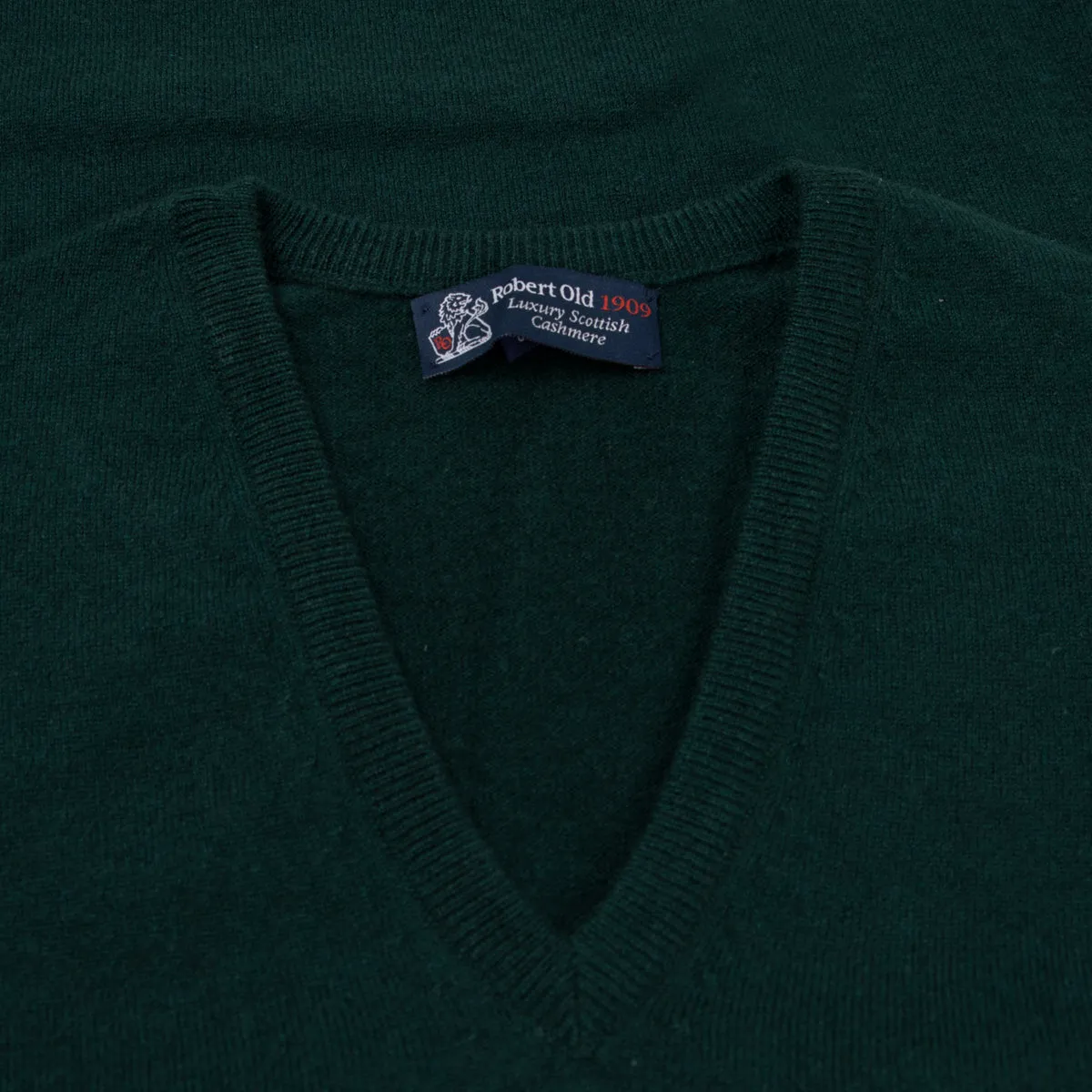 Holly Green Chatsworth 2ply V-Neck Cashmere Sweater