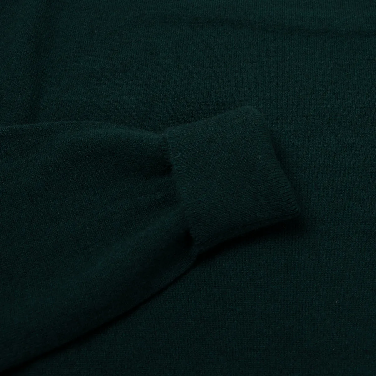 Holly Green Chatsworth 2ply V-Neck Cashmere Sweater