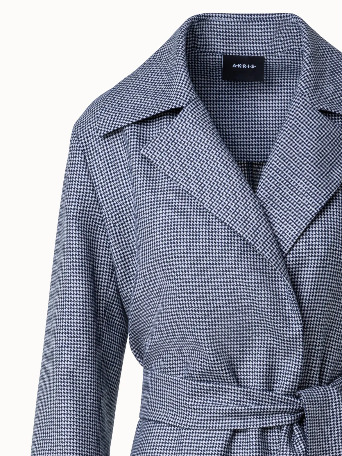 Long and Light Cashmere Coat in Houndstooth Design