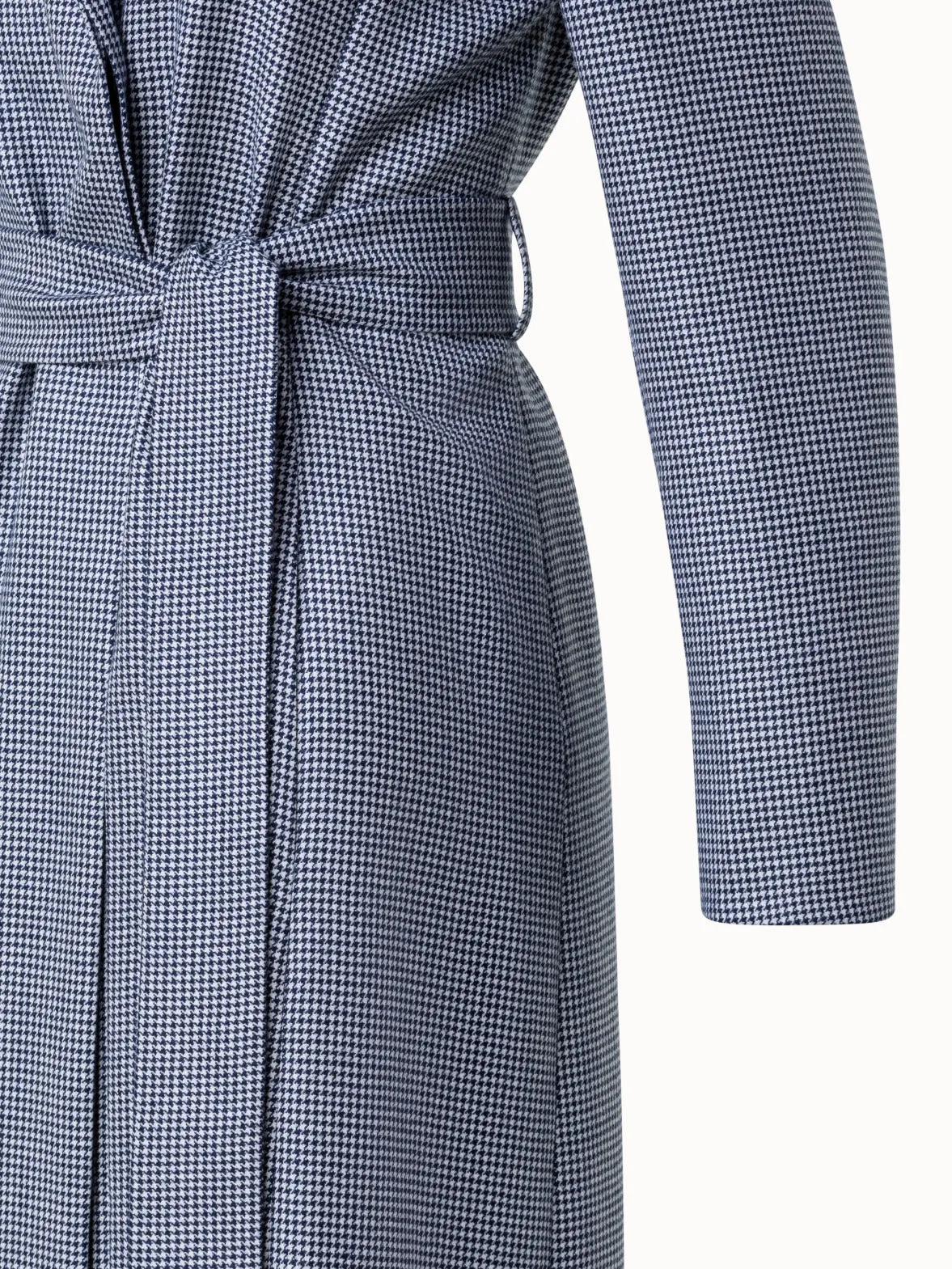 Long and Light Cashmere Coat in Houndstooth Design